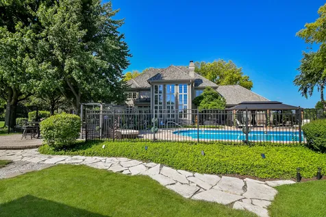 38W601 Clubhouse Drive St. Charles IL 60175
