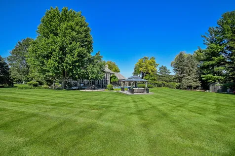 38W601 Clubhouse Drive St. Charles IL 60175