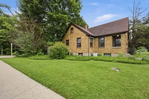 45 North Aldine Street Elgin IL 60123