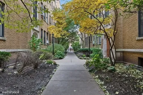 626 West Waveland Avenue Chicago IL 60613
