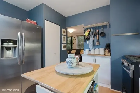 626 West Waveland Avenue Chicago IL 60613
