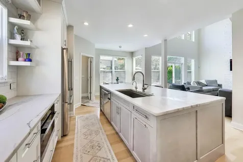 29 Prall's Loop Highwood IL 60040