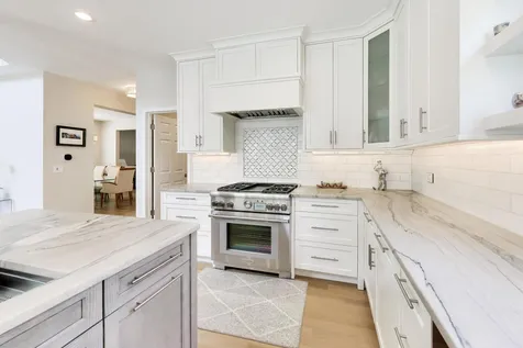 29 Prall's Loop Highwood IL 60040