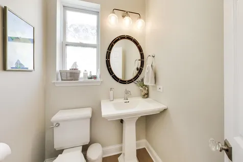 29 Prall's Loop Highwood IL 60040