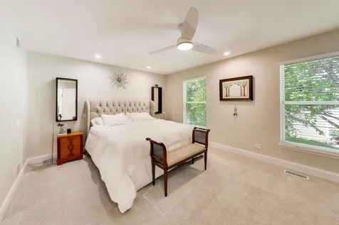 29 Prall's Loop Highwood IL 60040