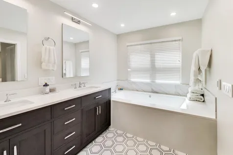 29 Prall's Loop Highwood IL 60040
