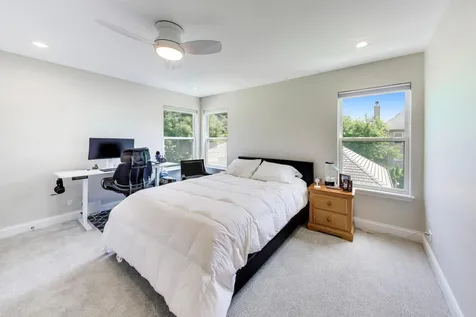 29 Prall's Loop Highwood IL 60040