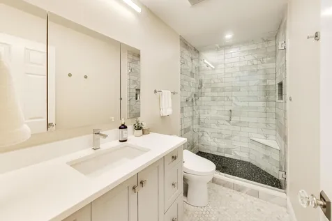 29 Prall's Loop Highwood IL 60040