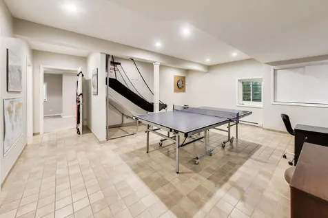 29 Prall's Loop Highwood IL 60040