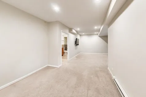 29 Prall's Loop Highwood IL 60040