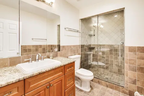 29 Prall's Loop Highwood IL 60040