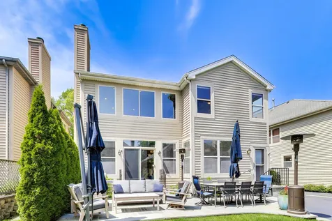 29 Prall's Loop Highwood IL 60040