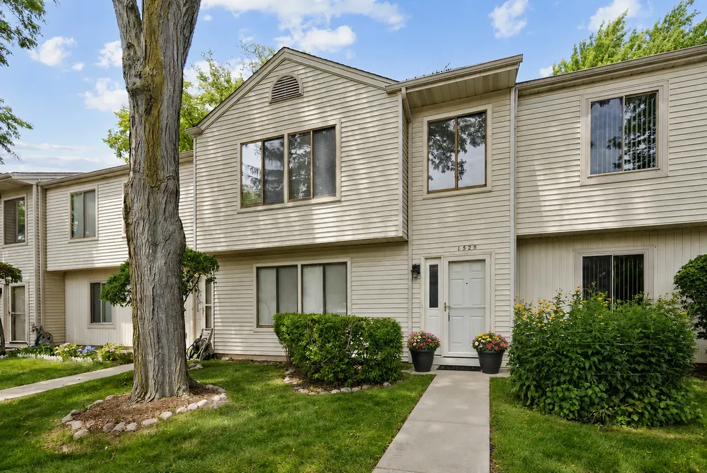 1525 Yale Court Elk Grove Village IL 60007