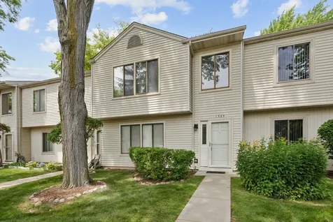 1525 Yale Court Elk Grove Village IL 60007
