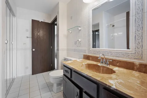 1525 Yale Court Elk Grove Village IL 60007