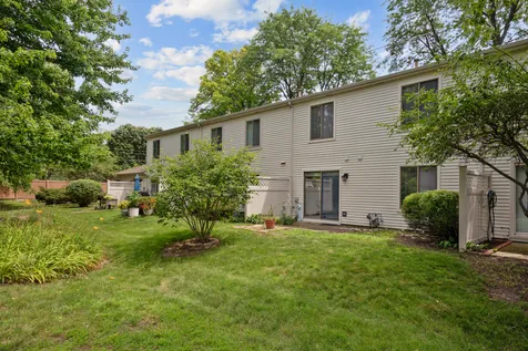 1525 Yale Court Elk Grove Village IL 60007