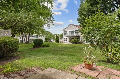 1525 Yale Court Elk Grove Village IL 60007