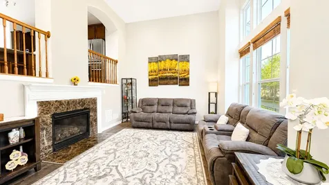 438 Grosvenor Lane Aurora IL 60504