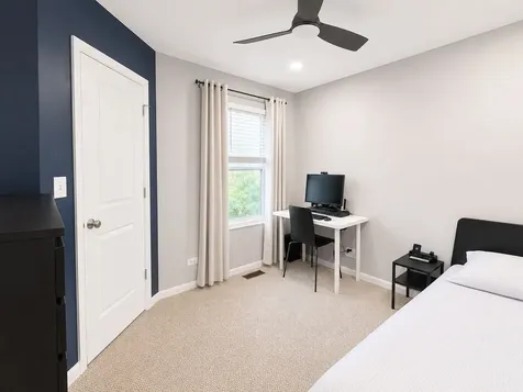 438 Grosvenor Lane Aurora IL 60504