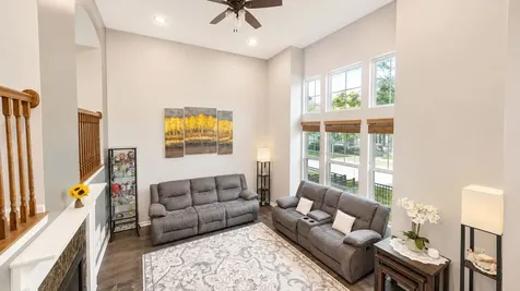 438 Grosvenor Lane Aurora IL 60504