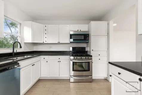 208 Granada Court Bolingbrook IL 60440