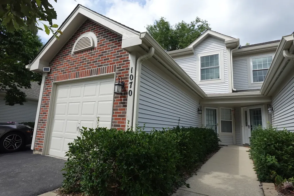 1070 Woodhill Court Elgin IL 60120