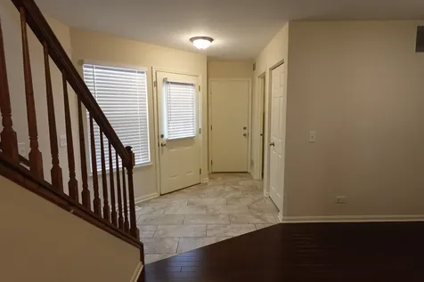 1070 Woodhill Court Elgin IL 60120