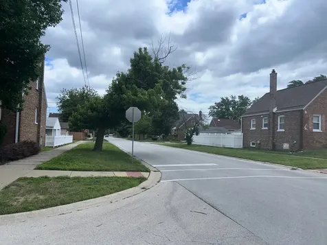 18017 Oakwood Avenue Lansing IL 60438