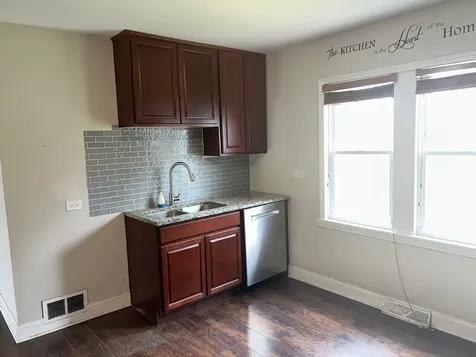 18017 Oakwood Avenue Lansing IL 60438