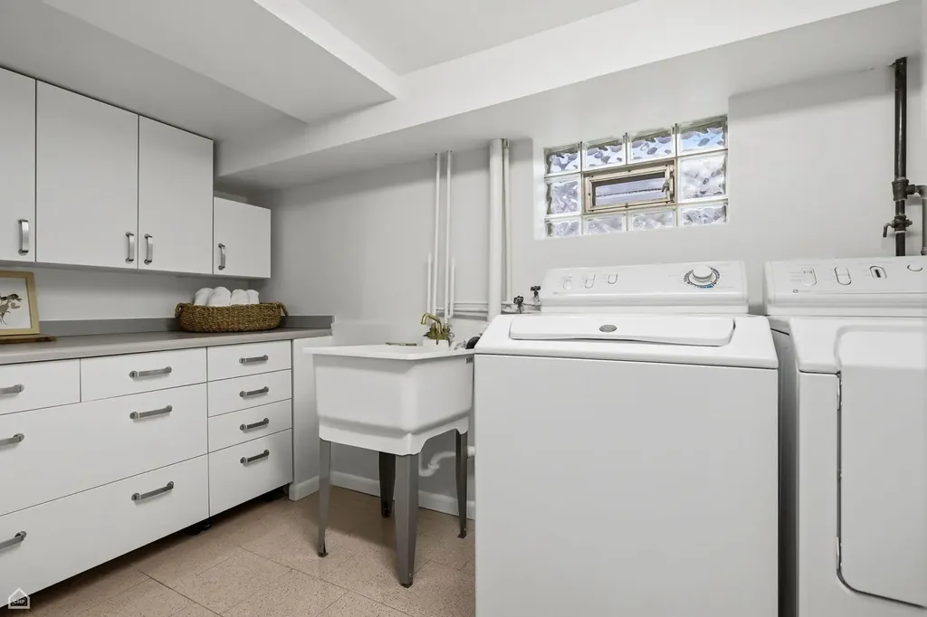 1427 West Huron Street Chicago IL 60642