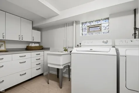 1427 West Huron Street Chicago IL 60642