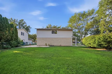 47 West King Henry Court Palatine IL 60067