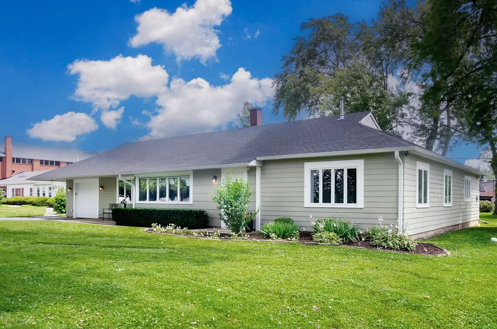 1903 West 58th Place La Grange Highlands IL 60525