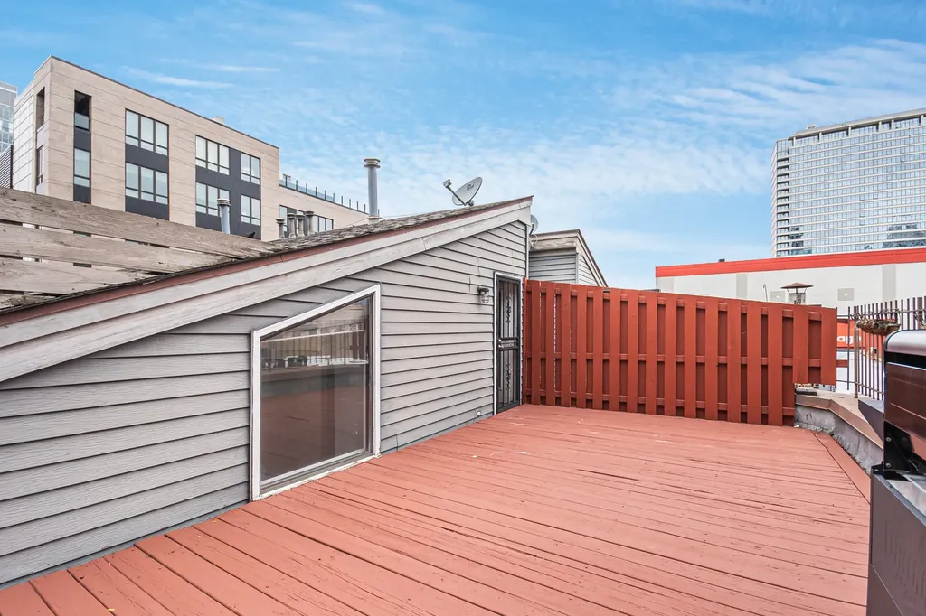 747 North Sedgwick Street Chicago IL 60654