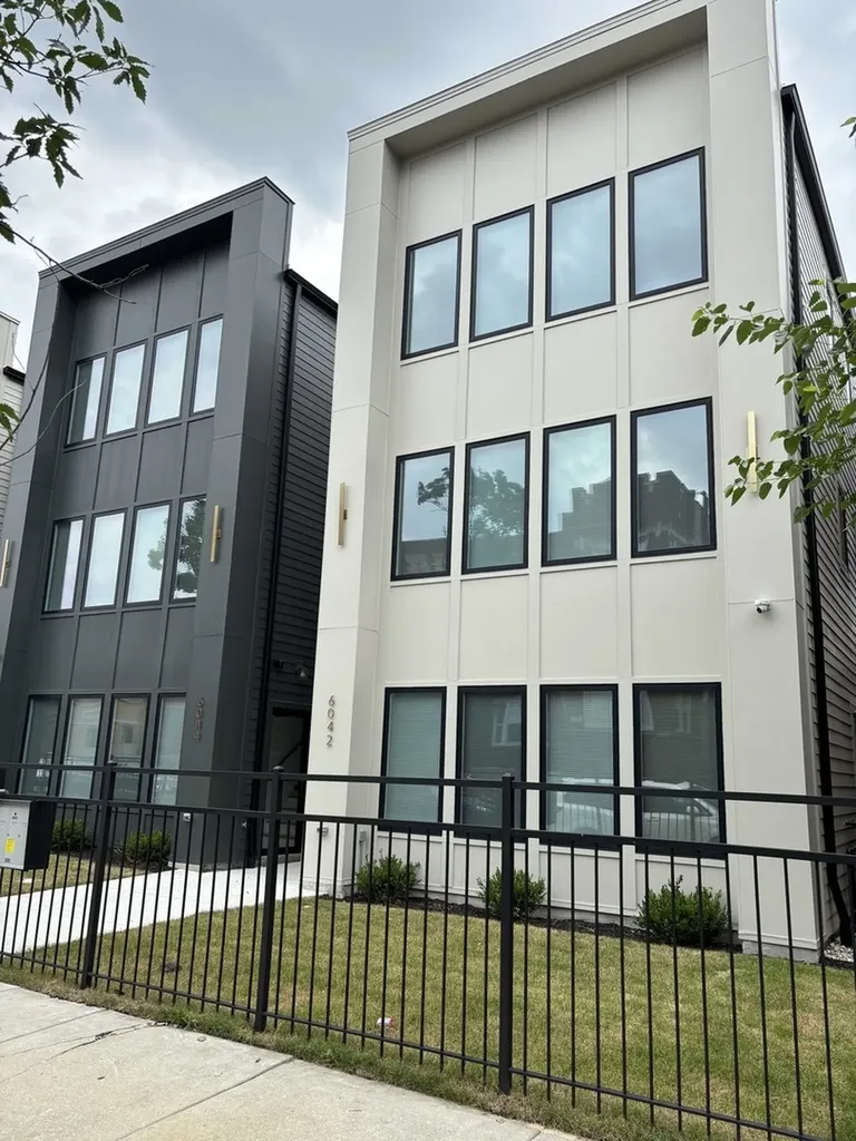 6042 South Eberhart Avenue Chicago IL 60637