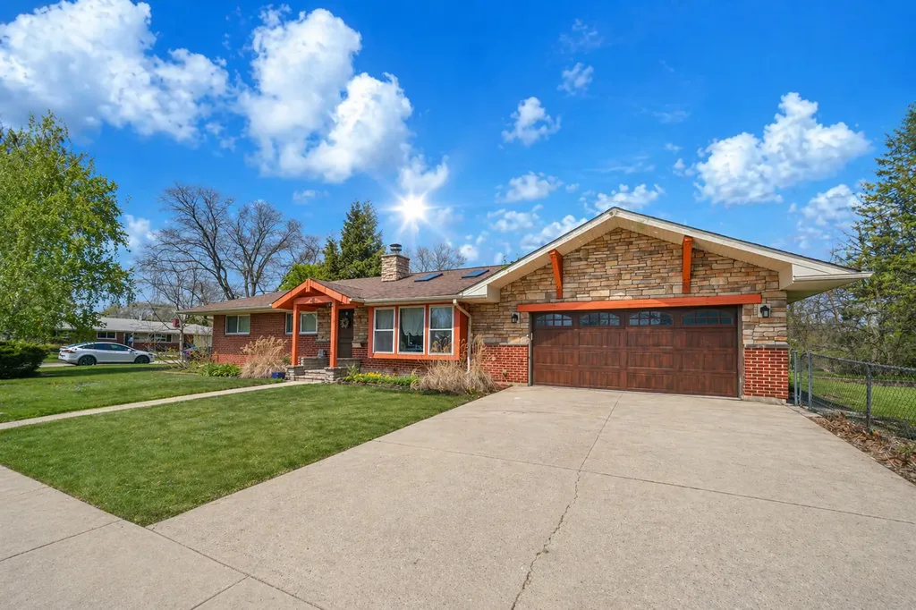 256 West Kathleen Drive Des Plaines IL 60016