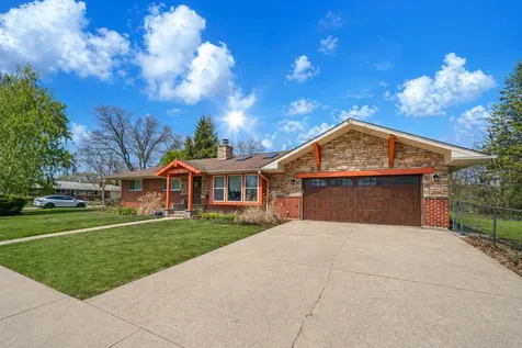 256 West Kathleen Drive Des Plaines IL 60016