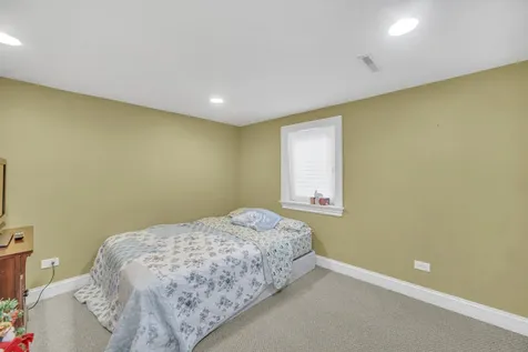 256 West Kathleen Drive Des Plaines IL 60016