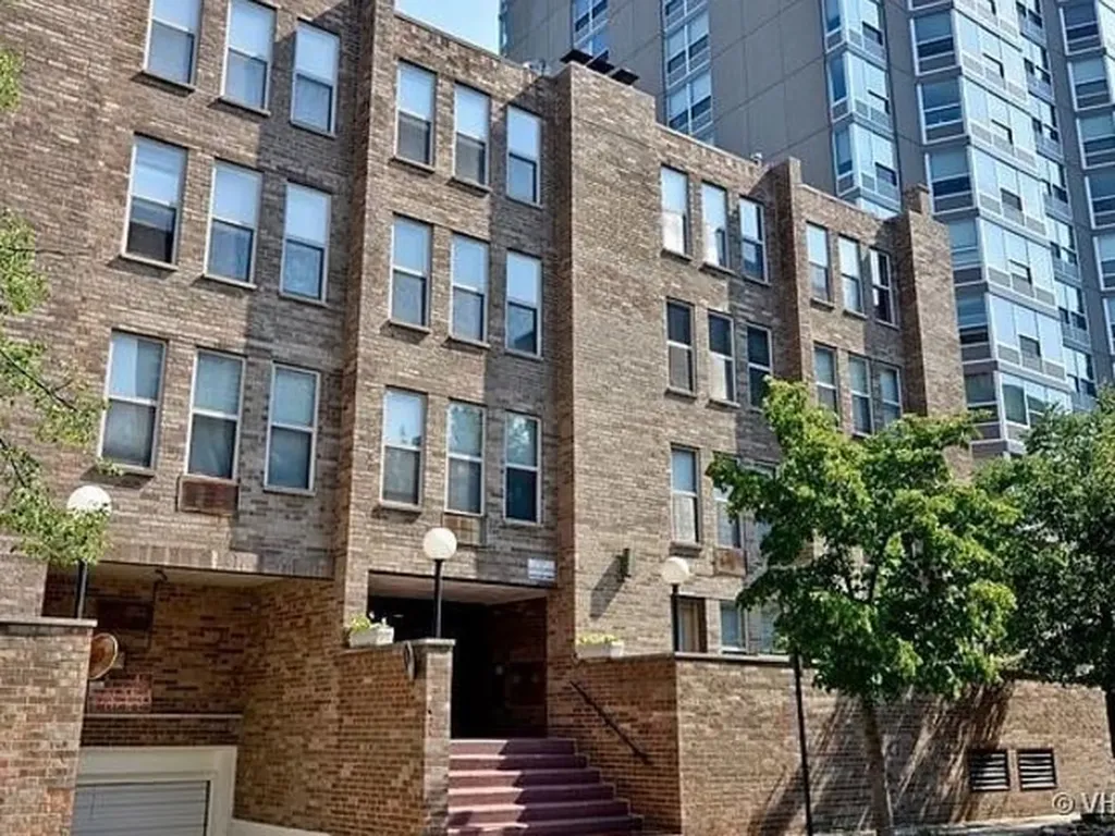 744 West Gordon Terrace Chicago IL 60613