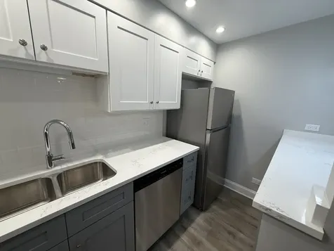744 West Gordon Terrace Chicago IL 60613