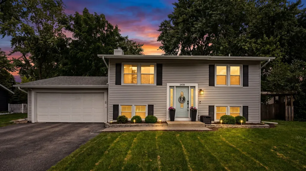 2434 Oakdale Court Aurora IL 60504
