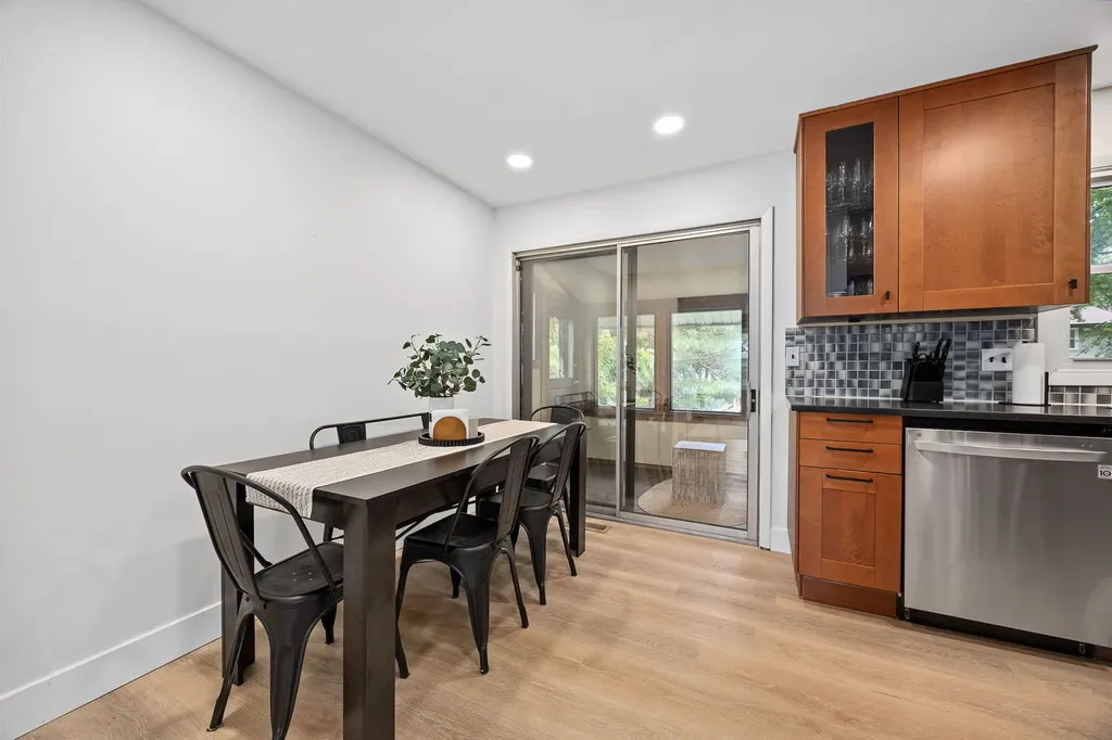 2434 Oakdale Court Aurora IL 60504