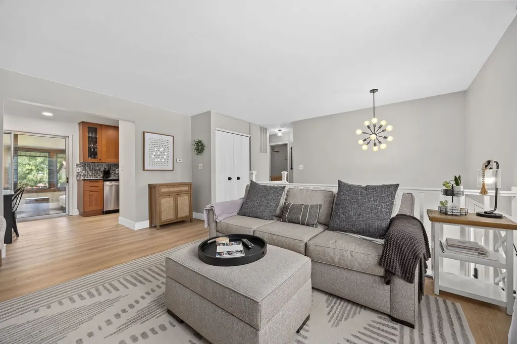 2434 Oakdale Court Aurora IL 60504