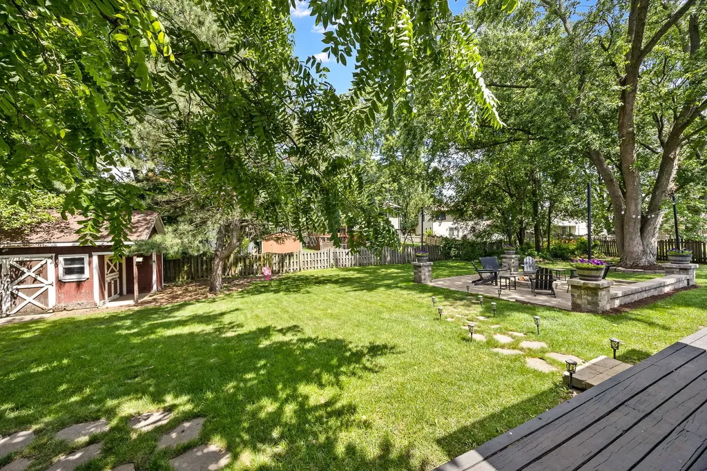 2434 Oakdale Court Aurora IL 60504