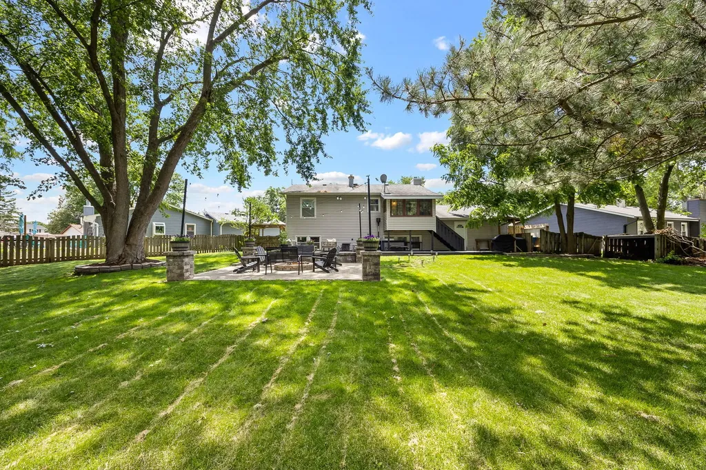 2434 Oakdale Court Aurora IL 60504