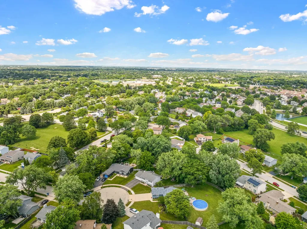2434 Oakdale Court Aurora IL 60504