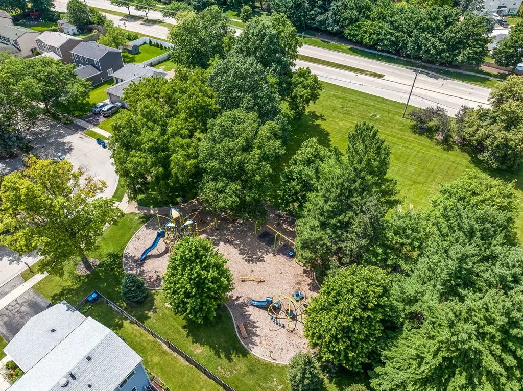 2434 Oakdale Court Aurora IL 60504