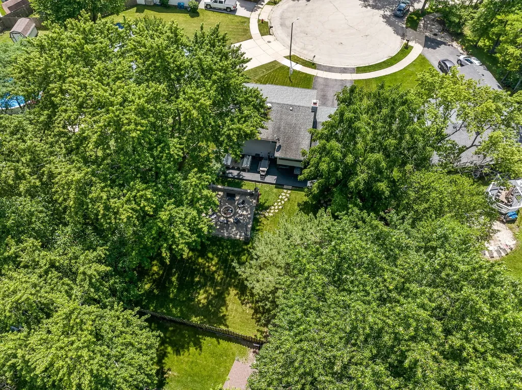 2434 Oakdale Court Aurora IL 60504