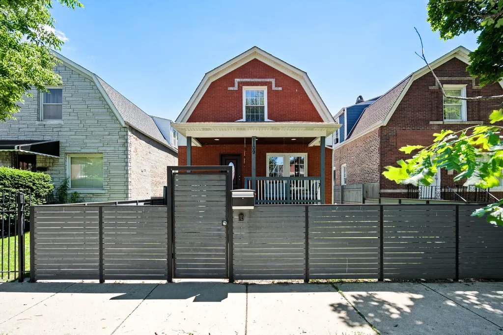1109 North Karlov Avenue Chicago IL 60651