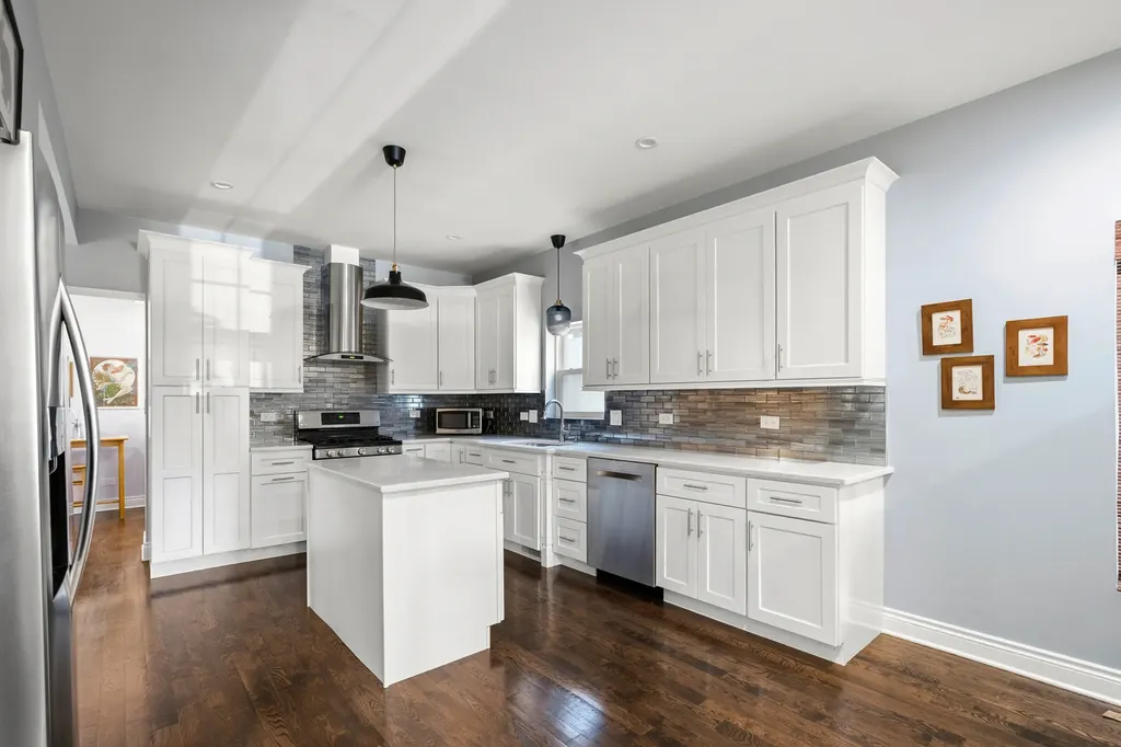 1109 North Karlov Avenue Chicago IL 60651